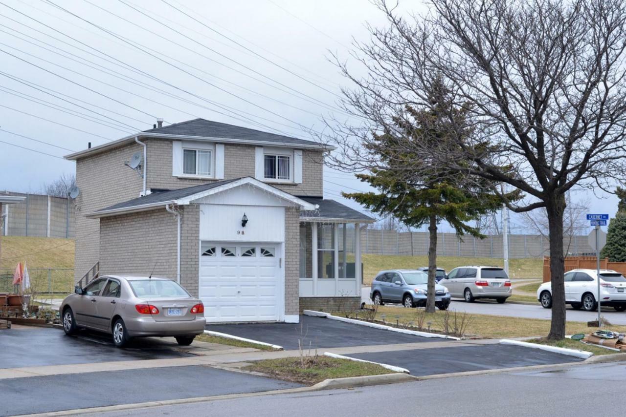 Clean/Cozy Basement Apartment With Kitchen Toronto Dış mekan fotoğraf